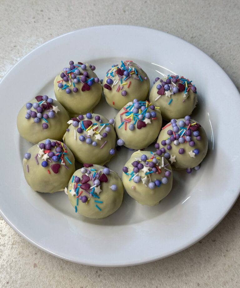 Olympos_Σοκολατάκια με λευκή σοκολάτα και κεφίρ φρούτα του δάσους από την elektraps