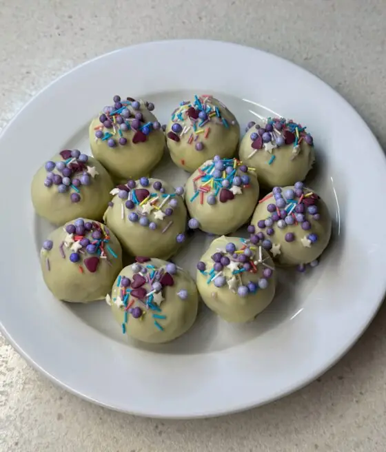 Olympos_Σοκολατάκια με λευκή σοκολάτα και κεφίρ φρούτα του δάσους από την elektraps